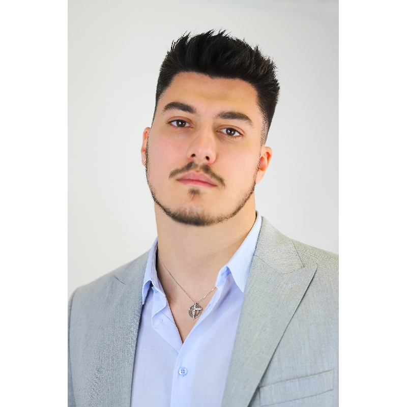 Collier pour homme avec croix en or blanc 18 carats avec diamants Collier pour homme avec croix en or blanc 18 carats avec diamants