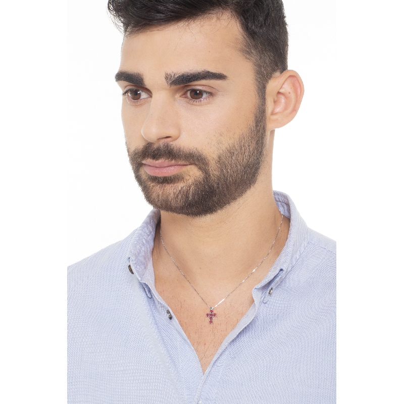 Collier en or blanc 18k avec croix ornée de rubis Collier en or blanc 18k avec croix ornée de rubis