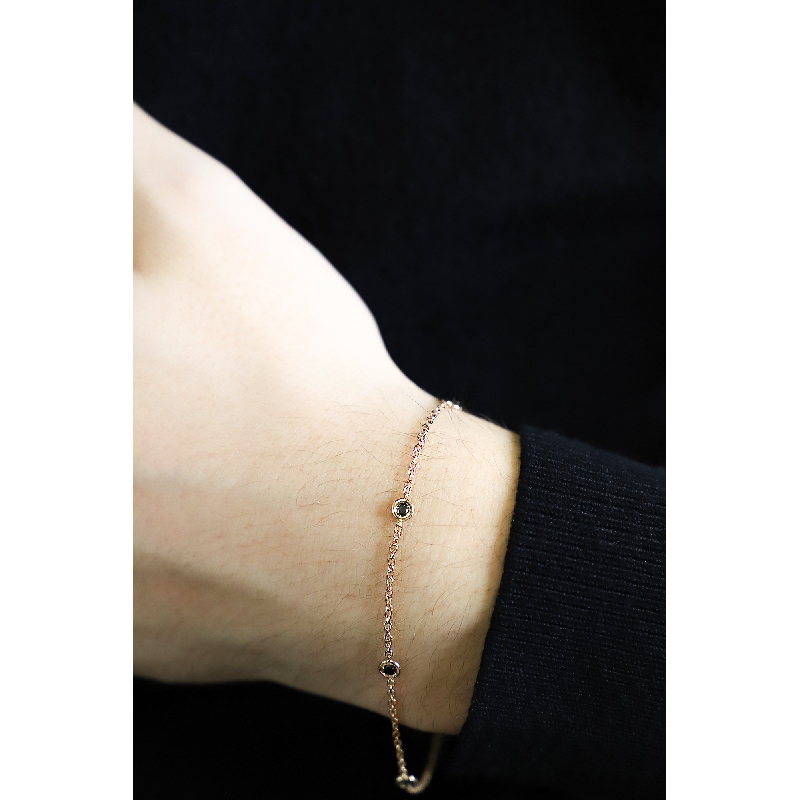 Bracelet en or rose 18k avec diamants noirs Bracelet en or rose 18k avec diamants noirs