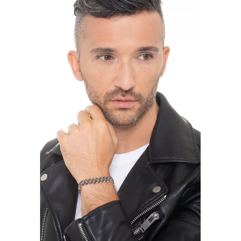 Bracelet groumette en or blanc 18k avec diamants noirs. Pointes brunies. Bracelet groumette en or blanc 18k avec diamants noirs. Pointes brunies.