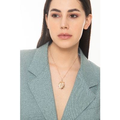 Collier en or rose 18k avec la Vierge orné de diamants