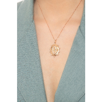 Collier en or rose 18k avec la Vierge orné de diamants