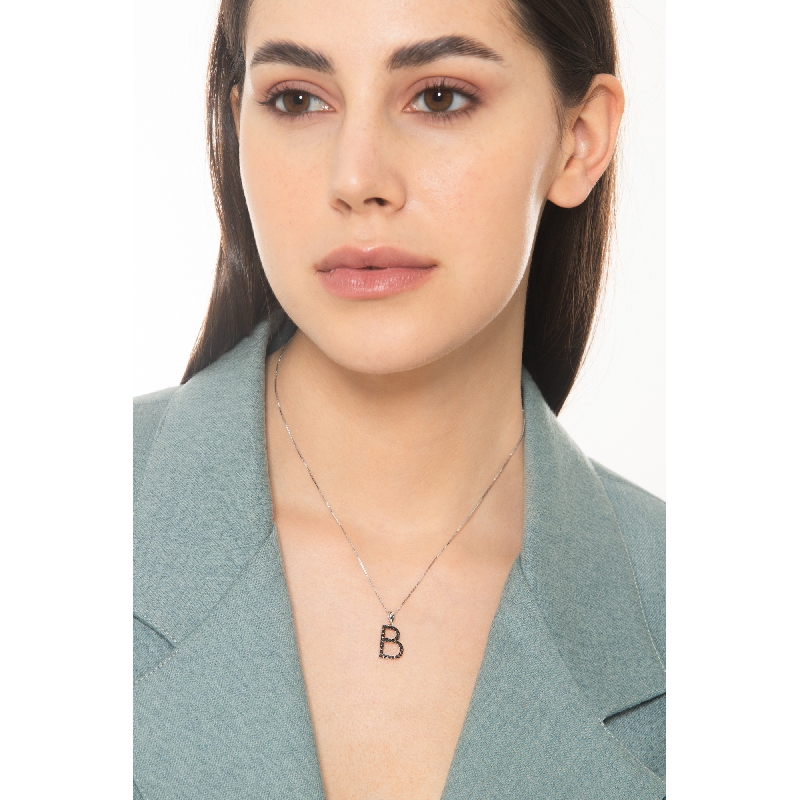 Collier en or blanc 18 carats avec pendentif lettre B gravée et diamants noirs