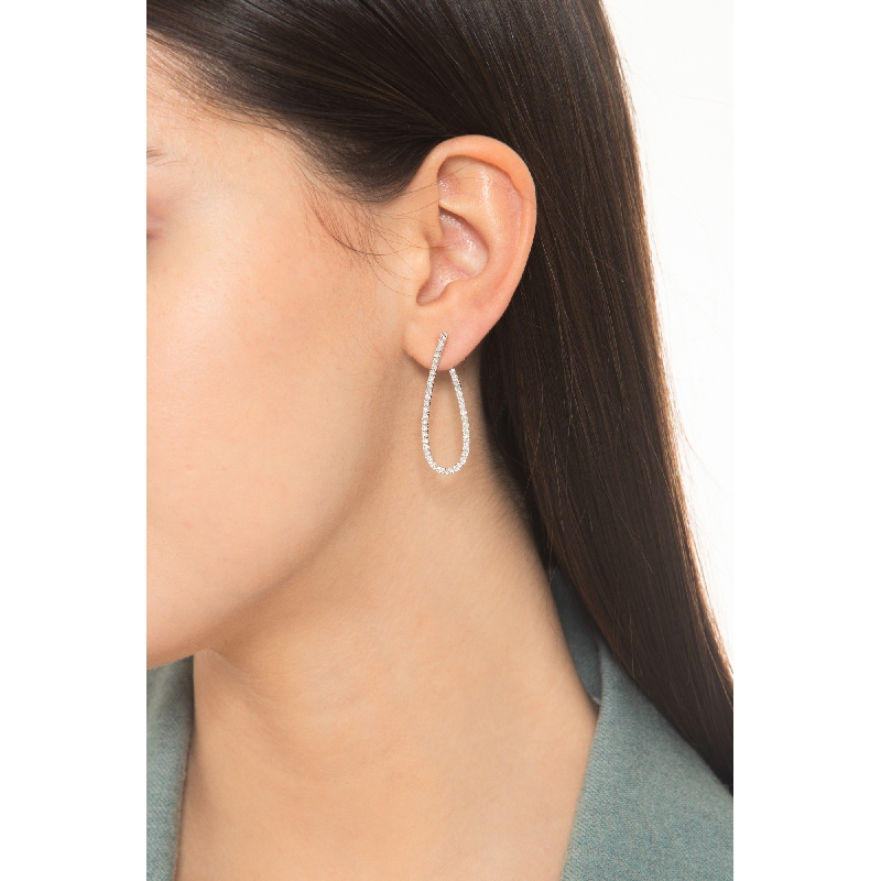 Boucles d’oreilles ovales allongées en or blanc 18k avec diamants Boucles d’oreilles ovales allongées en or blanc 18k avec diamants