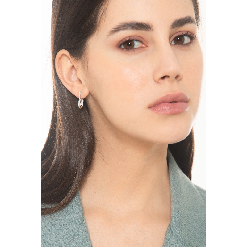 Boucles d'oreilles en or blanc 750 avec diamants design Boucles d'oreilles en or blanc 750 avec diamants design