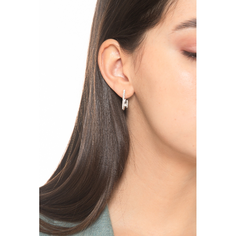 Boucles d'oreilles en or blanc 750 avec diamants design Boucles d'oreilles en or blanc 750 avec diamants design