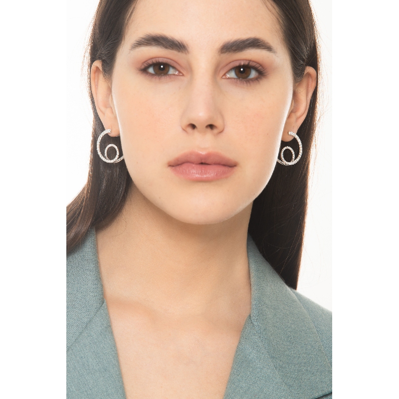 Boucles d’oreilles double cercle en or blanc 18k avec diamants