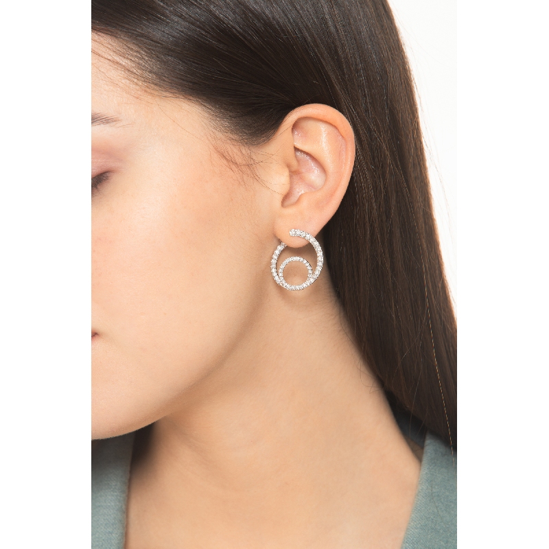 Boucles d’oreilles double cercle en or blanc 18k avec diamants