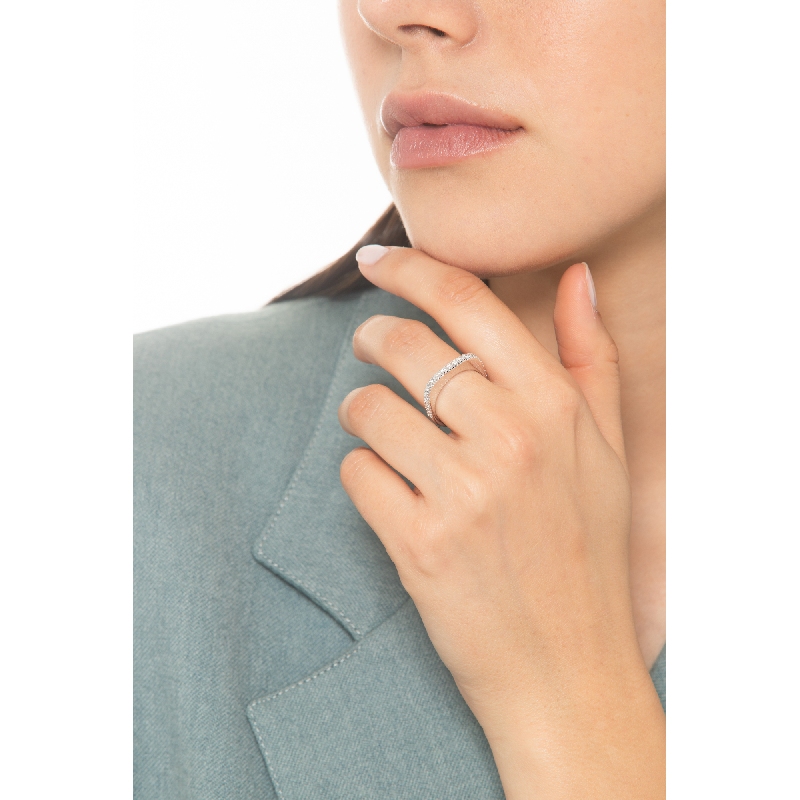 Bague carrée en or blanc 18k avec diamants