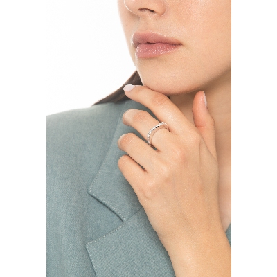 Bague carrée en or blanc 18k avec diamants