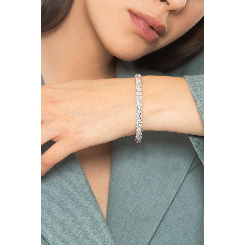 Bracelet rigide design en or blanc 18 carats avec diamants Bracelet rigide design en or blanc 18 carats avec diamants