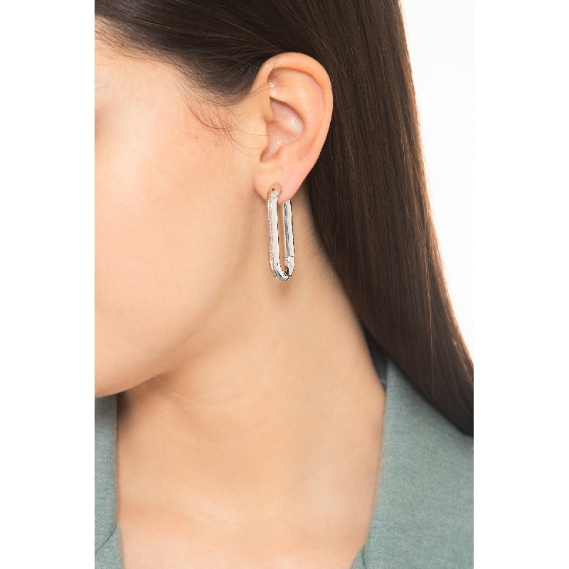 Boucles d'oreilles en or blanc 18 carats avec diamants