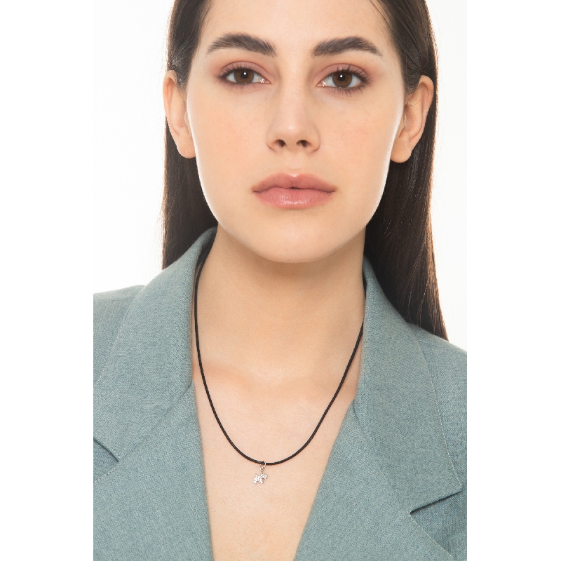 Pendentif chien en or blanc 18k avec zircones