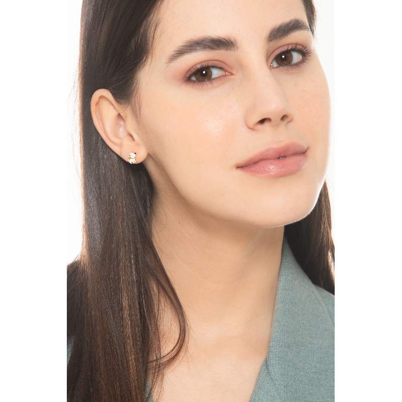 Boucles d’oreilles en or jaune 18k avec chien émaillé blanc