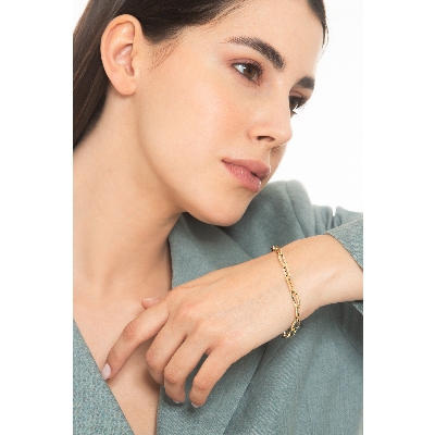 Bracelet maille chaîne en or jaune 18 carats.