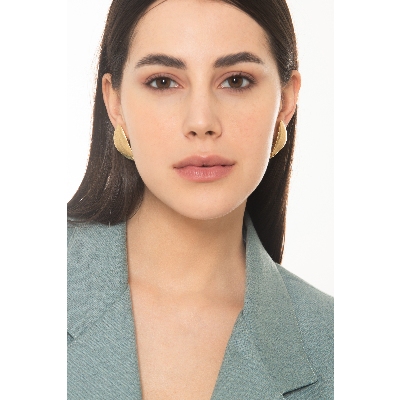 Boucles d'oreilles en forme de pétale satinée et brillante en or jaune 18k