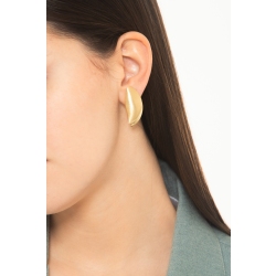 Boucles d'oreilles en forme de pétale satinée et brillante en or jaune 18k 2