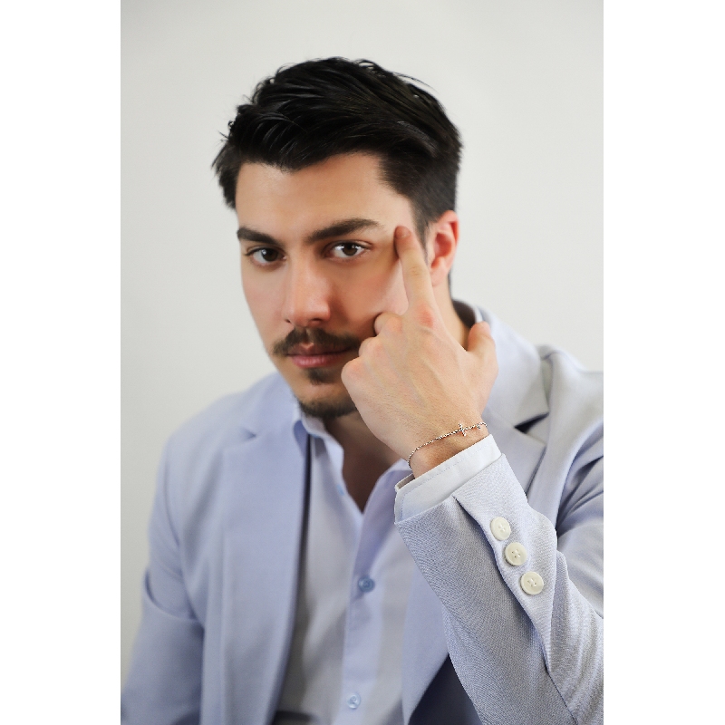 Bracelet avec croix en or blanc 18k et diamants blancs Bracelet avec croix en or blanc 18k et diamants blancs