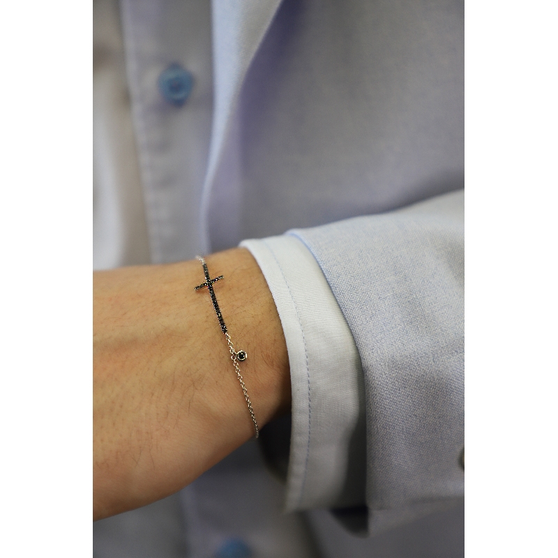 Bracelet croix pour homme en diamants noirs et or blanc 18k 