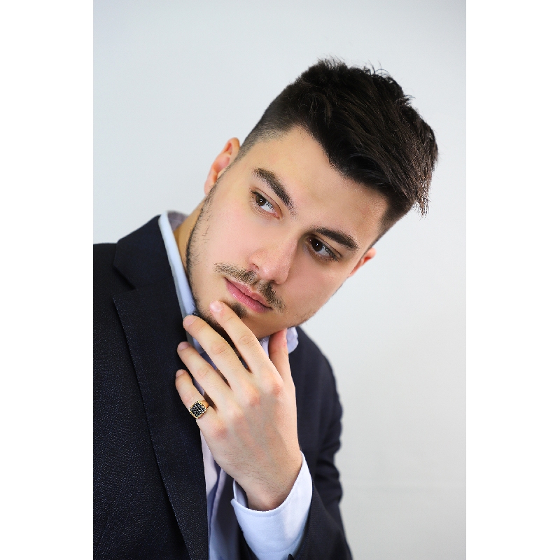 Bague homme pavé en or rose 18 carats rectangulaire en diamants noirs 