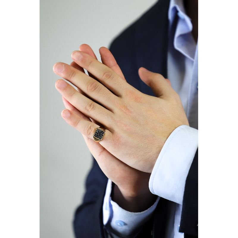 Bague homme pavé en or rose 18 carats rectangulaire en diamants noirs 