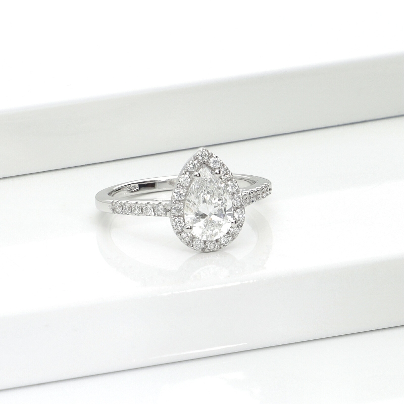 Bague avec diamant taille goutte 1,00 ct GIA en or blanc 18k Bague avec diamant taille goutte 1,00 ct GIA en or blanc 18k