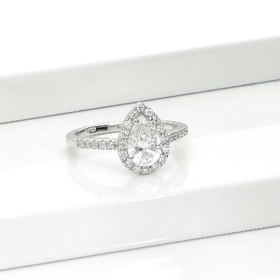 Bague avec diamant taille goutte 1,00 ct GIA en or blanc 18k