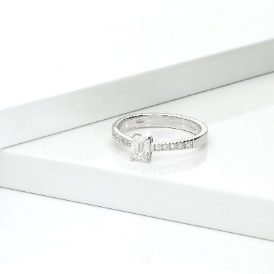 Bague taille émeraude 0,50 ct GIA or blanc 18k