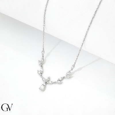 Collier avec pendentif en or blanc 750 et diamants