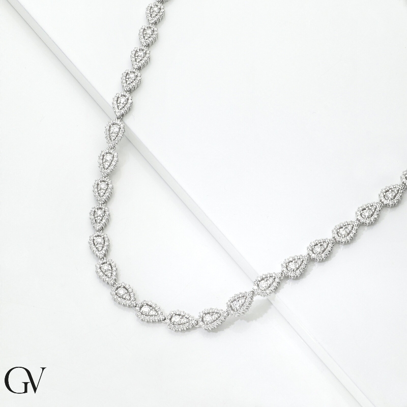 Collier design pour femme en or blanc 18 carats et diamants Collier design pour femme en or blanc 18 carats et diamants