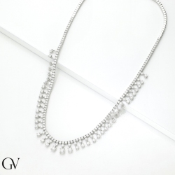 Collier en or blanc 18 carats avec pendantes en diamants 2