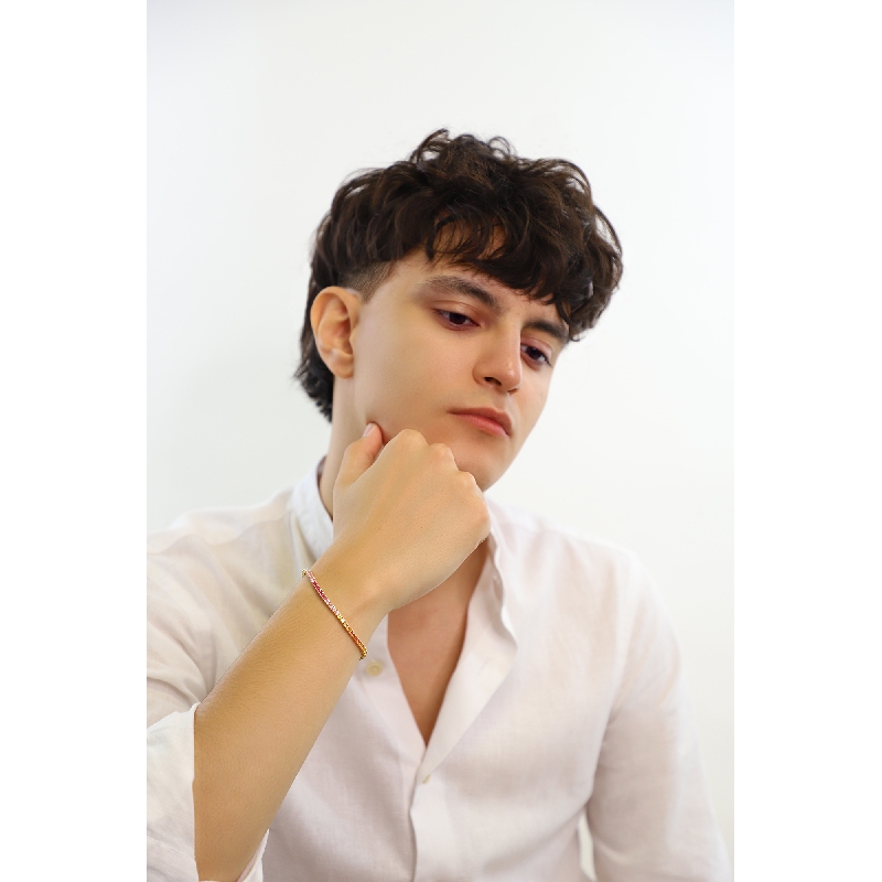 Bracelet Tennis à fil en or jaune 18 carats avec des saphirs multicolores Bracelet Tennis à fil en or jaune 18 carats avec des saphirs multicolores