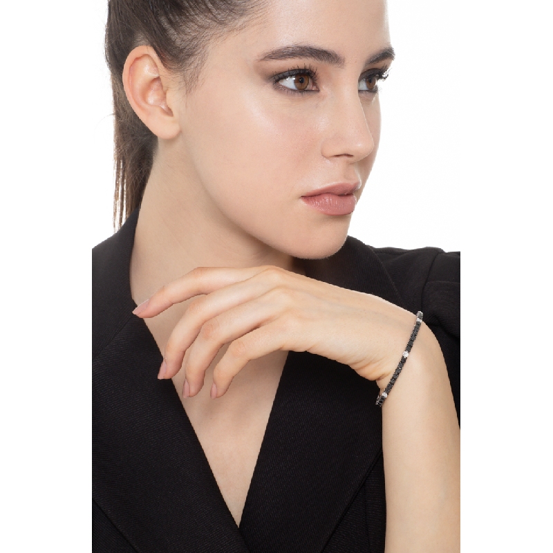 Bracelet tennis en or blanc 18k diamants noirs alternés avec des diamant Bracelet tennis en or blanc 18k diamants noirs alternés avec des diamant