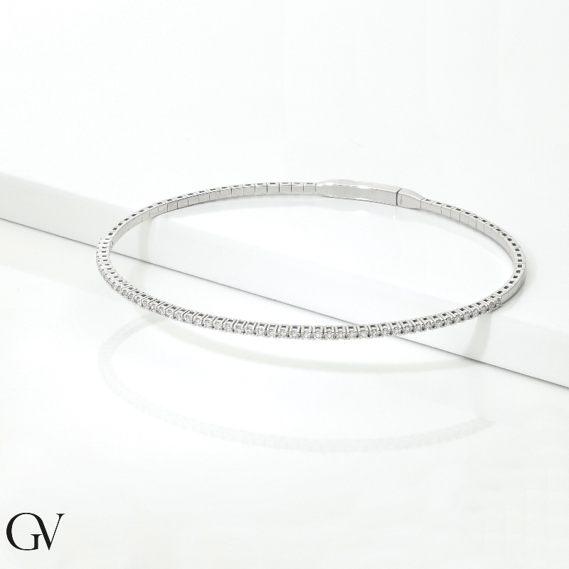 Bracelet rigide tennis en or blanc 18 carats avec diamants Bracelet rigide tennis en or blanc 18 carats avec diamants