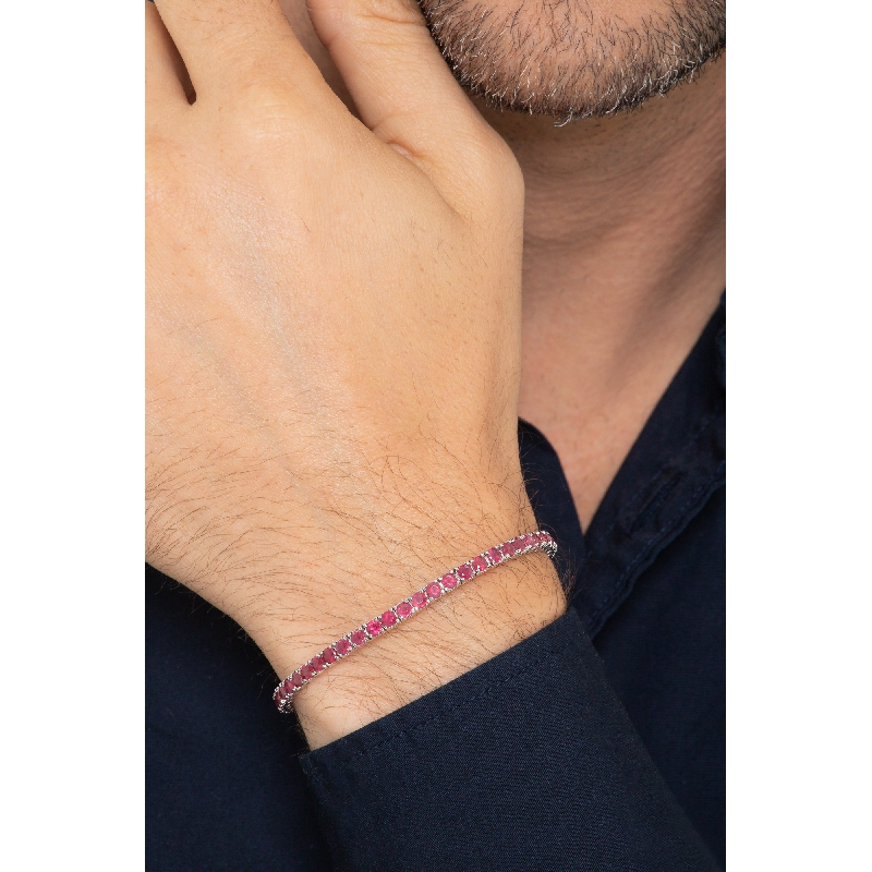 Bracelet tennis griffé en or blanc 18k serti de rubis  Bracelet tennis griffé en or blanc 18k serti de rubis