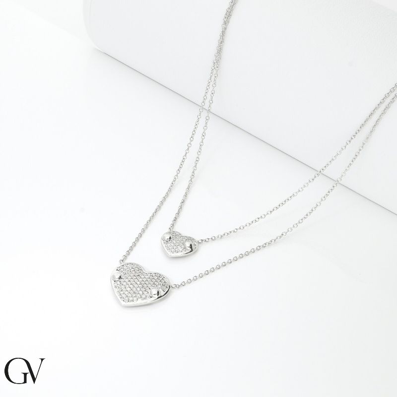 Collier en or blanc 18 carats avec deux cœurs en diamants  Collier en or blanc 18 carats avec deux cœurs en diamants