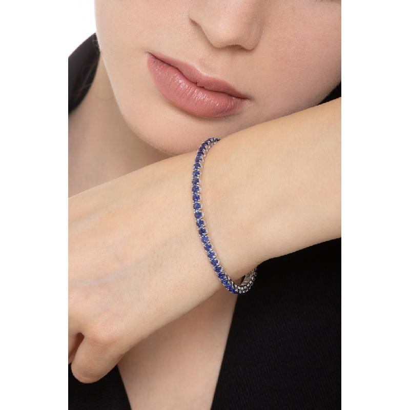 Bracelet tennis avec saphirs bleus en or blanc 18k  Bracelet tennis avec saphirs bleus en or blanc 18k