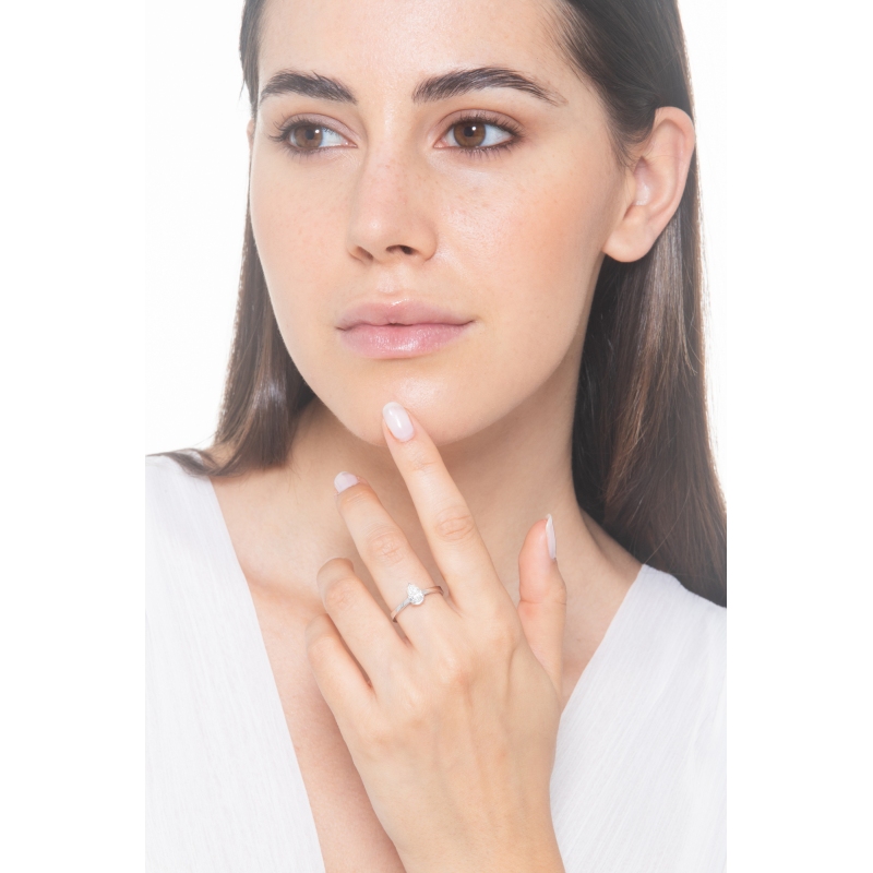 Bague avec diamant taille goutte 0,50 ct GIA en or blanc 18k Bague avec diamant taille goutte 0,50 ct GIA en or blanc 18k