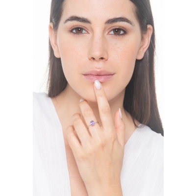 Bague en or blanc 18k avec améthyste centrale et diamants