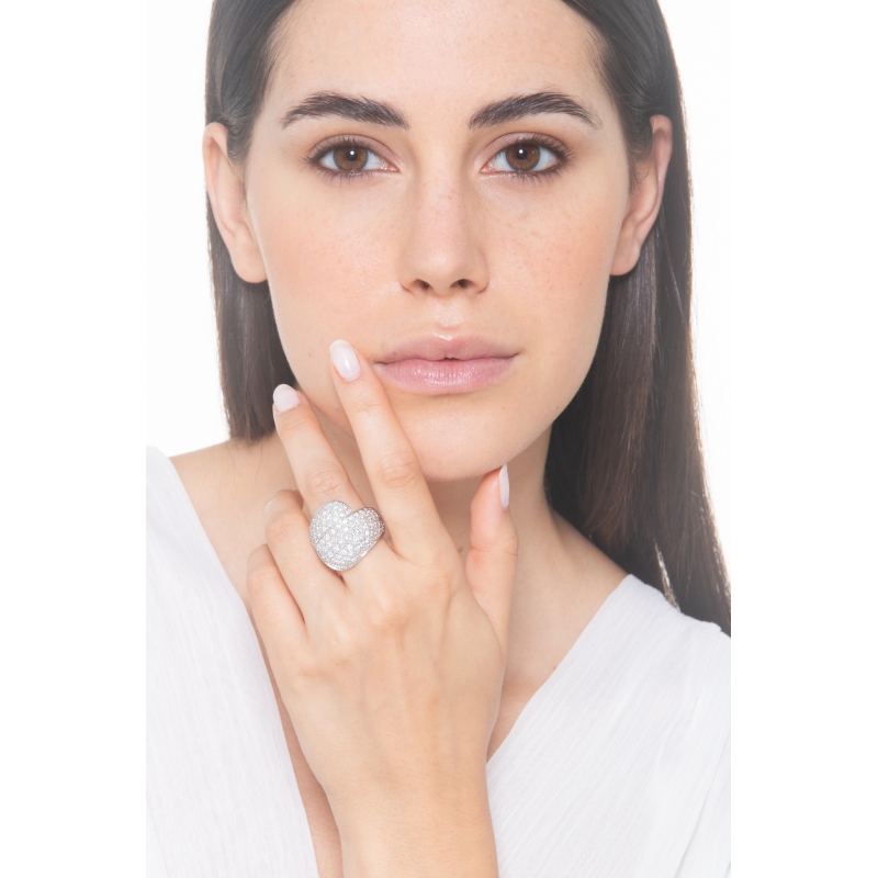 Bague en or blanc 18k avec pavé de diamants Bague en or blanc 18k avec pavé de diamants