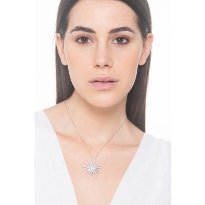 Collier en or blanc 18 ct avec pendentif en forme de soleil