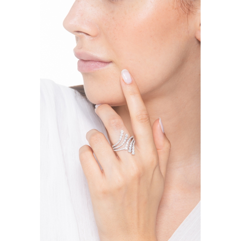 Bague Graduée en or blanc 18k et diamants Bague Graduée en or blanc 18k et diamants