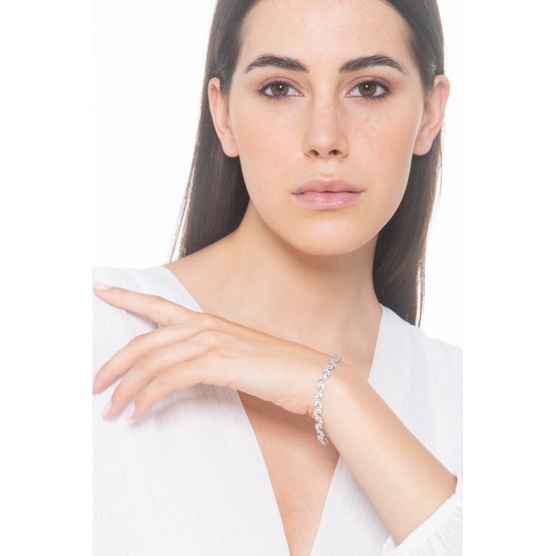 Bracelet en or blanc 18k motif feuilles diamants  Bracelet en or blanc 18k motif feuilles diamants