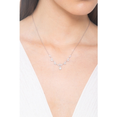 Collier avec pendentif en or blanc 750 et diamants