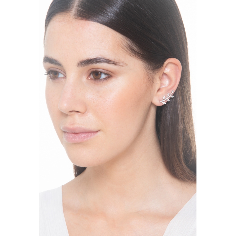 Boucles d'oreilles design en or blanc 18 carats avec diamants Boucles d'oreilles design en or blanc 18 carats avec diamants