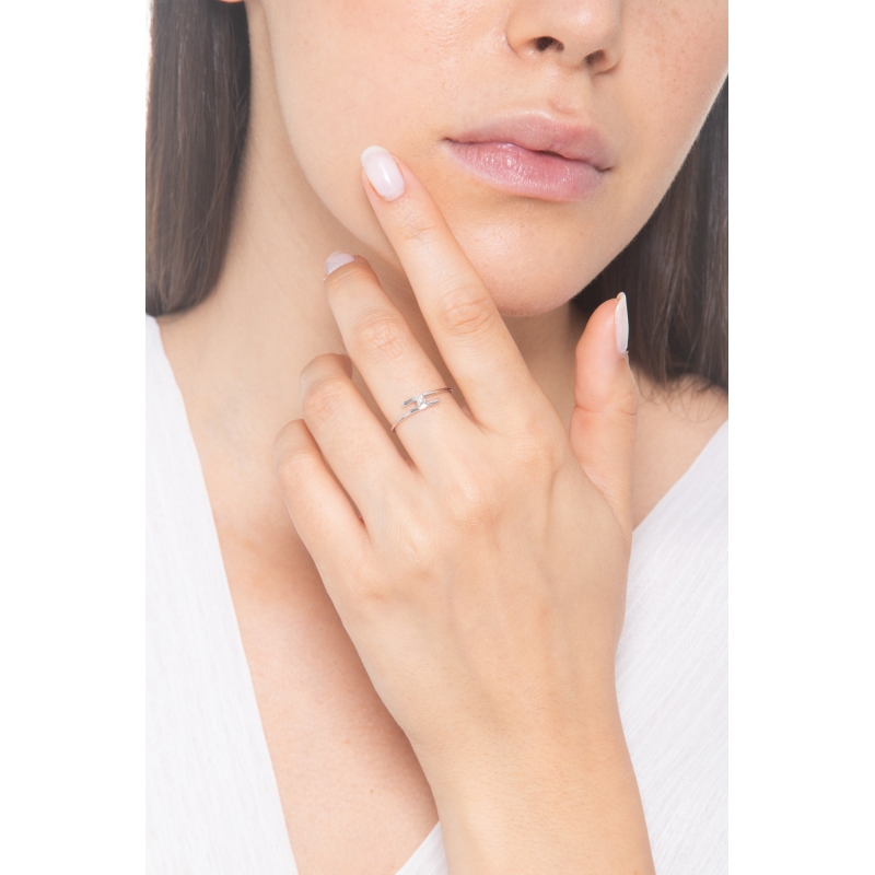 Bague solitaire en or blanc 18k avec diamant 0,04 ct