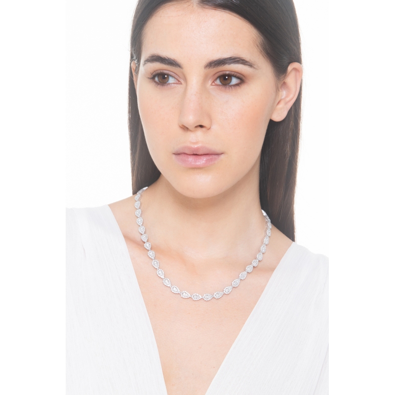 Collier design pour femme en or blanc 18 carats et diamants Collier design pour femme en or blanc 18 carats et diamants