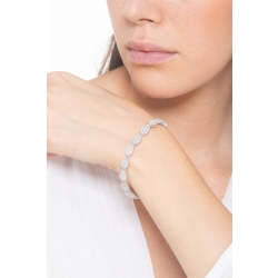 Bracelet design en or blanc 18 carats avec des diamants 2