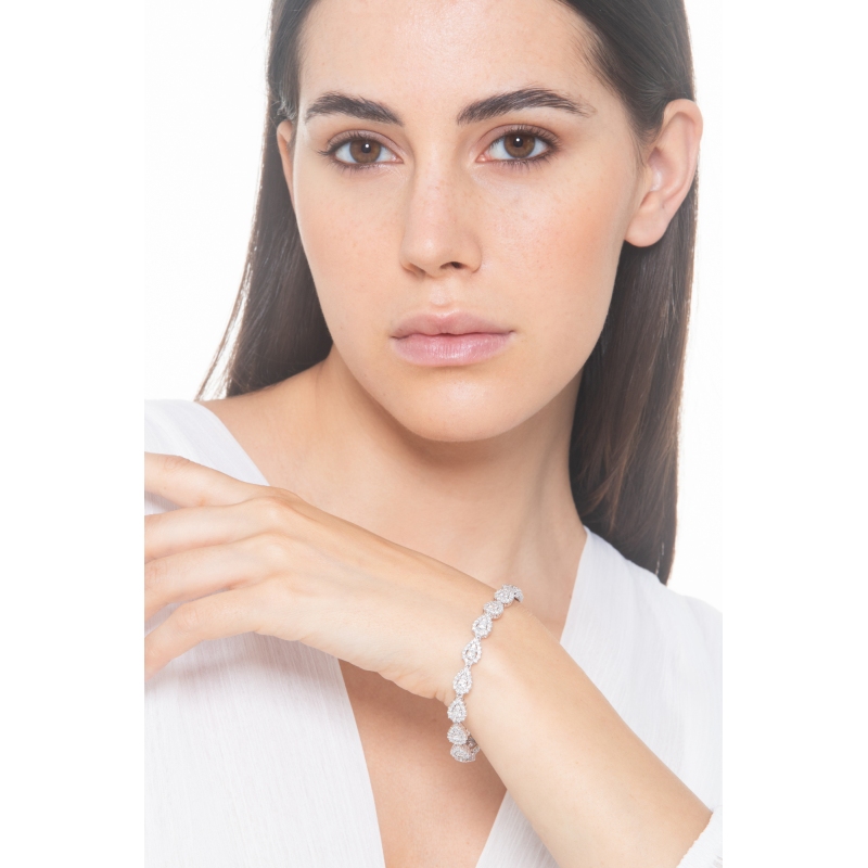 Bracelet design en or blanc 18 carats avec des diamants Bracelet design en or blanc 18 carats avec des diamants