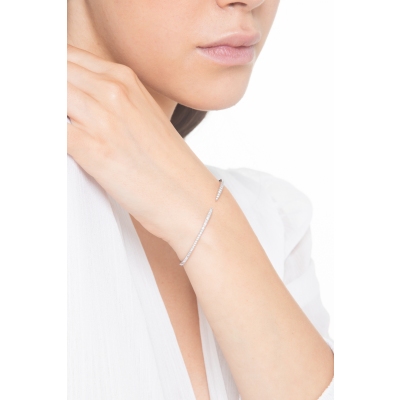 Bracelet semi-rigide en or blanc 18 carats avec des diamants